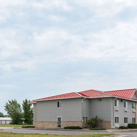 Howard Johnson By Wyndham West Fargo Bagian luar foto